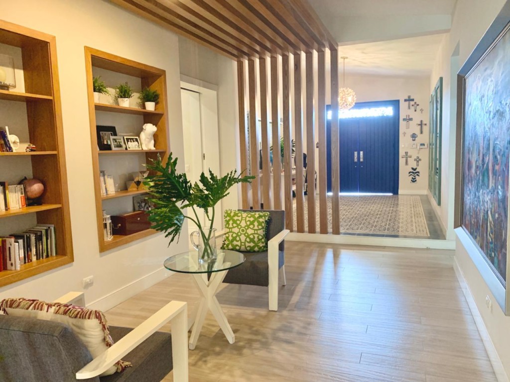 EXCLUSIVA CASA EN SANTIAGO