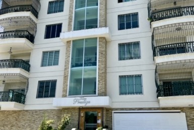 Amplio apartamento en la Esmeralda